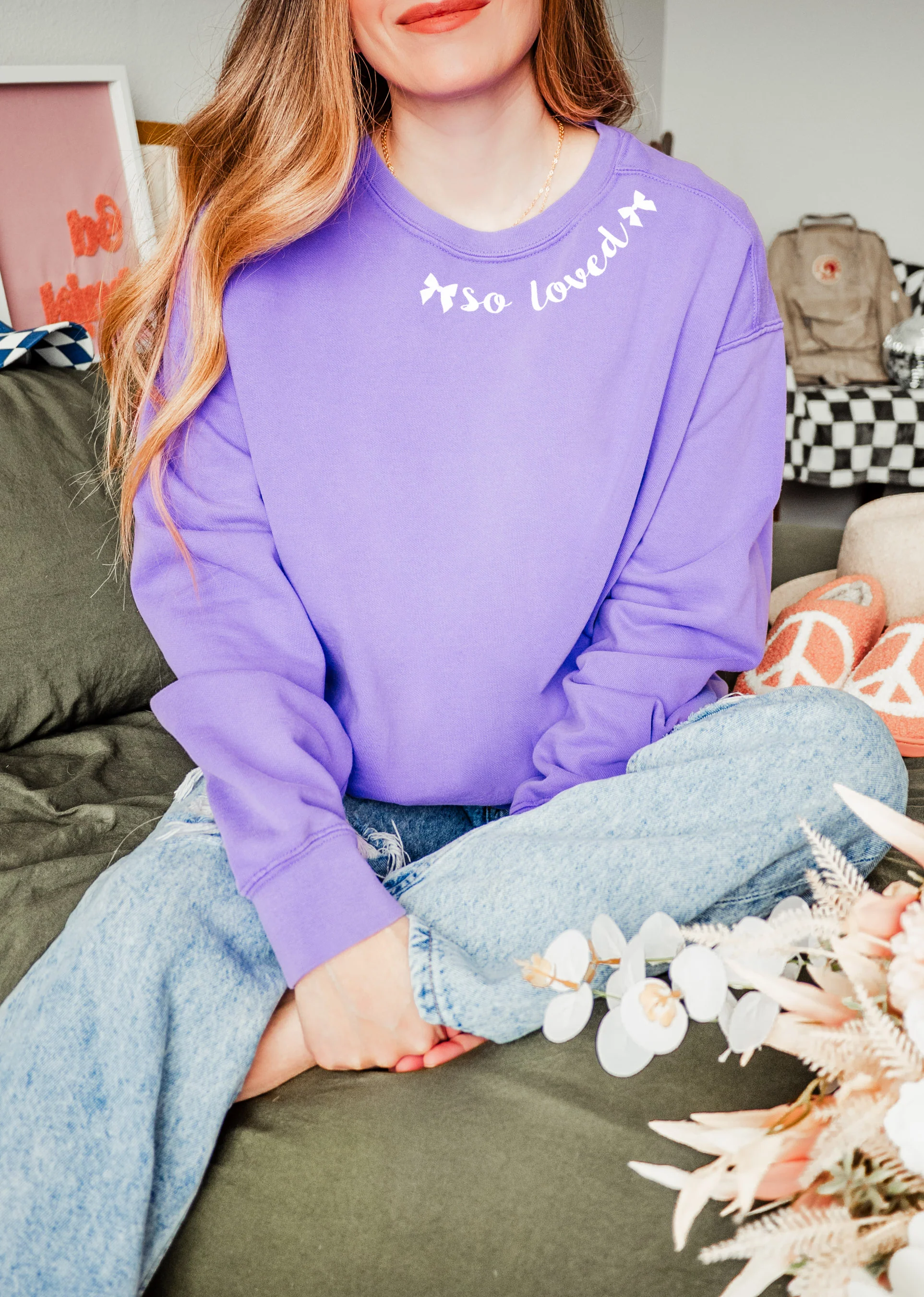 SO LOVED (WITH BOWS) AROUND THE NECK UNISEX SWEATSHIRT - Image 4