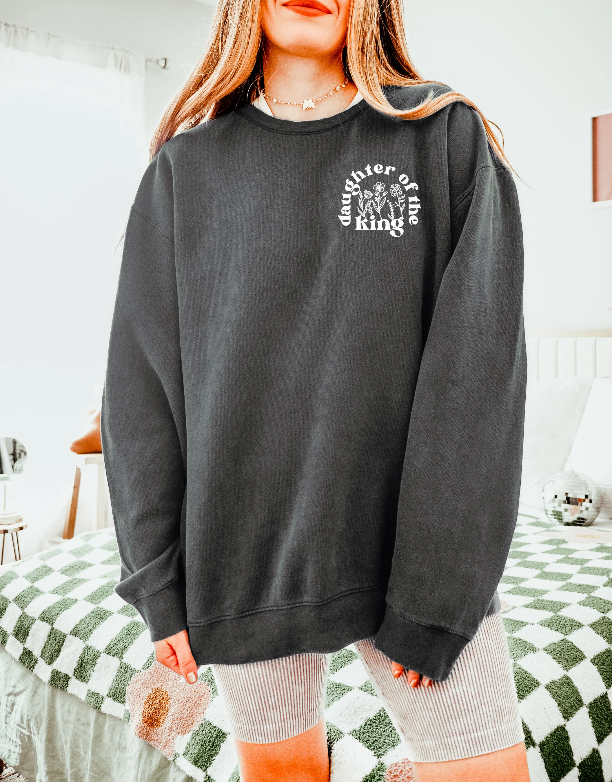 DAUGHTER OF THE KING POCKET DESIGN UNISEX SWEATSHIRT