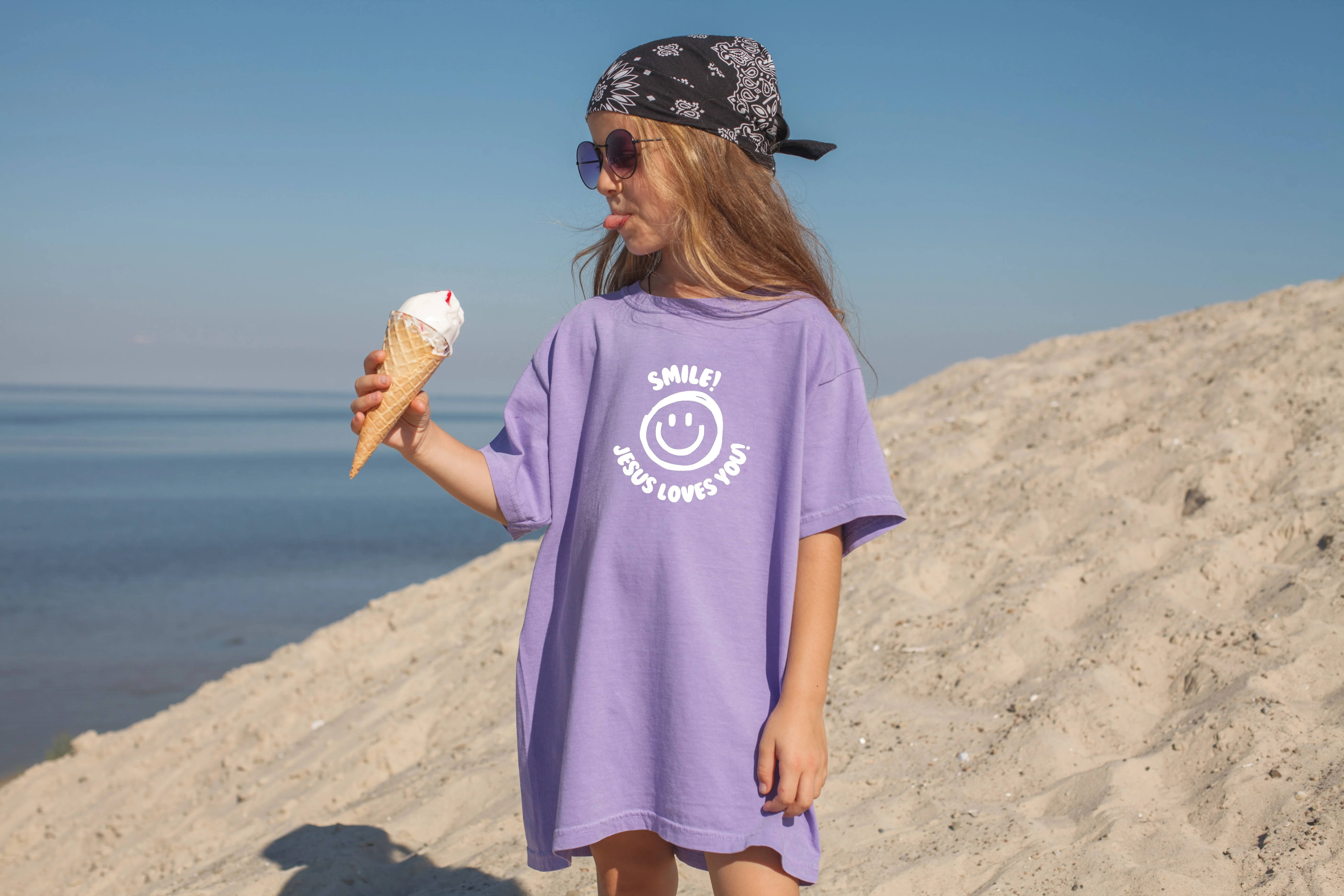 SMILE JESUS LOVES YOU YOUTH TEE - Image 3