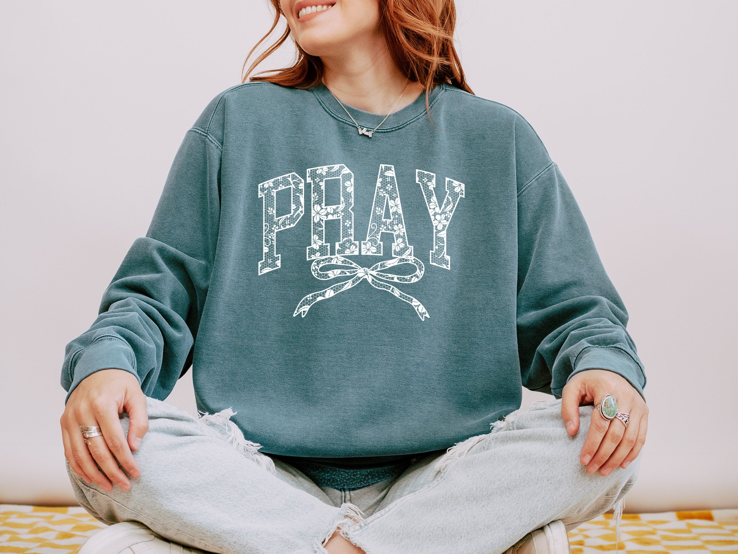 PRAY WITH A BOW UNISEX SWEATSHIRT - Image 3